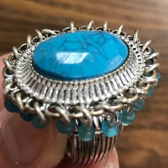 NWT Avon Tribal Style Stretch Ring Silvertone - Picture 2 of 8